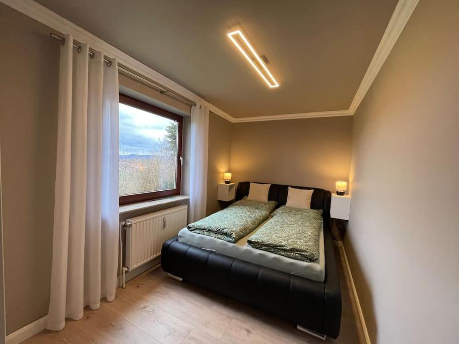 Ferienwohnung Leuchtbergblick Mit Terrasse Und Pkw Stellplatz Eschwege Ngoại thất bức ảnh