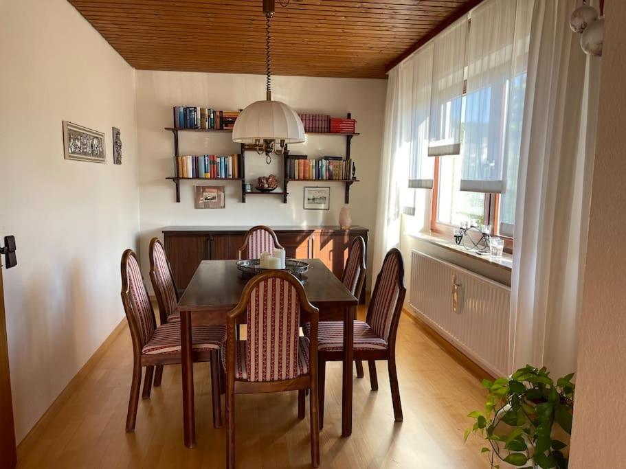 Ferienwohnung Leuchtbergblick Mit Terrasse Und Pkw Stellplatz Eschwege Ngoại thất bức ảnh